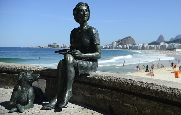 Clarice Lispector aguarda a sua visita no Rio de Janeiro