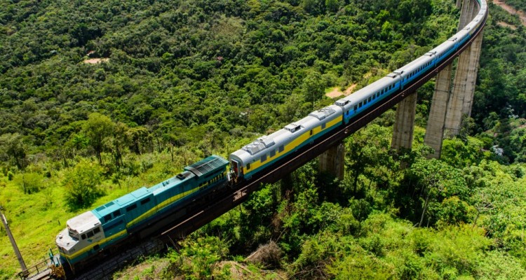 Conheça o Trem de Passageiros que liga Minas Gerais ao Espírito Santo